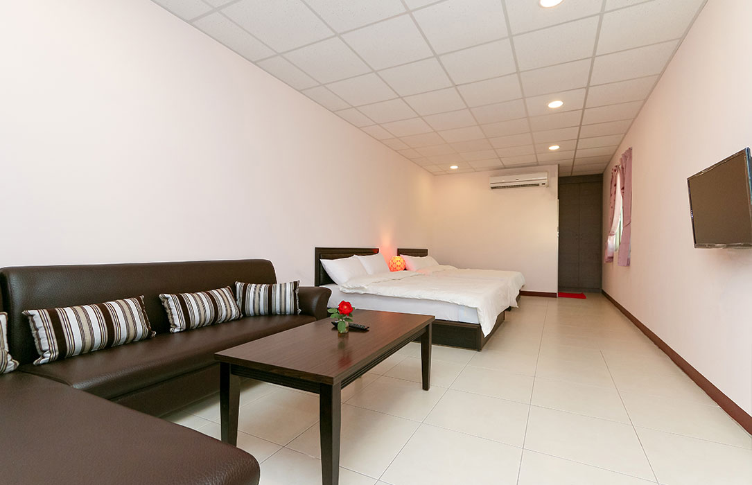 漫 步-四人套房